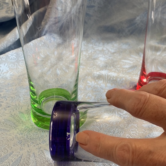 Set a four colorful drinking glasses - Picture 2 of 2